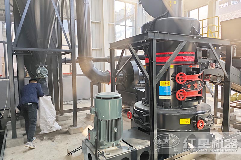 山西客戶雷蒙磨粉機(jī)工作現(xiàn)場