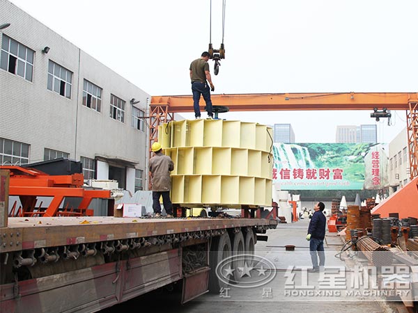 大型洗砂機(jī)裝車(chē)發(fā)貨現(xiàn)場(chǎng)