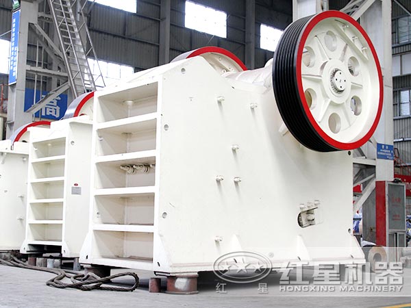 粉碎花崗巖選用750顎破機(jī)，效果不錯，性價比更高