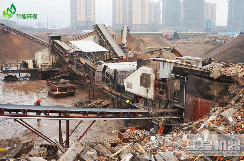 移動(dòng)破碎機(jī)處理建筑垃圾，湖南客戶現(xiàn)場