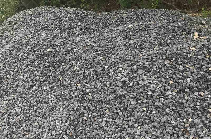 鋪路、修路用的瓜子石破碎機(jī)多少錢一套