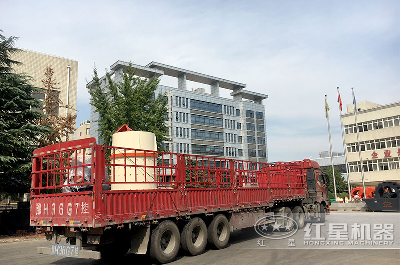 立軸破碎機(jī)準(zhǔn)備發(fā)貨現(xiàn)場