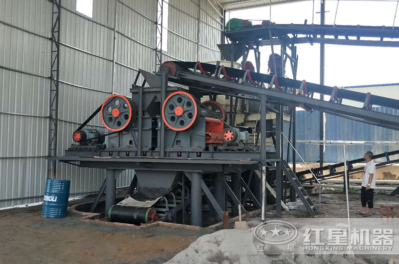 顎式碎裂設(shè)備的顎板有什么作用？宜采用哪種材料制作？